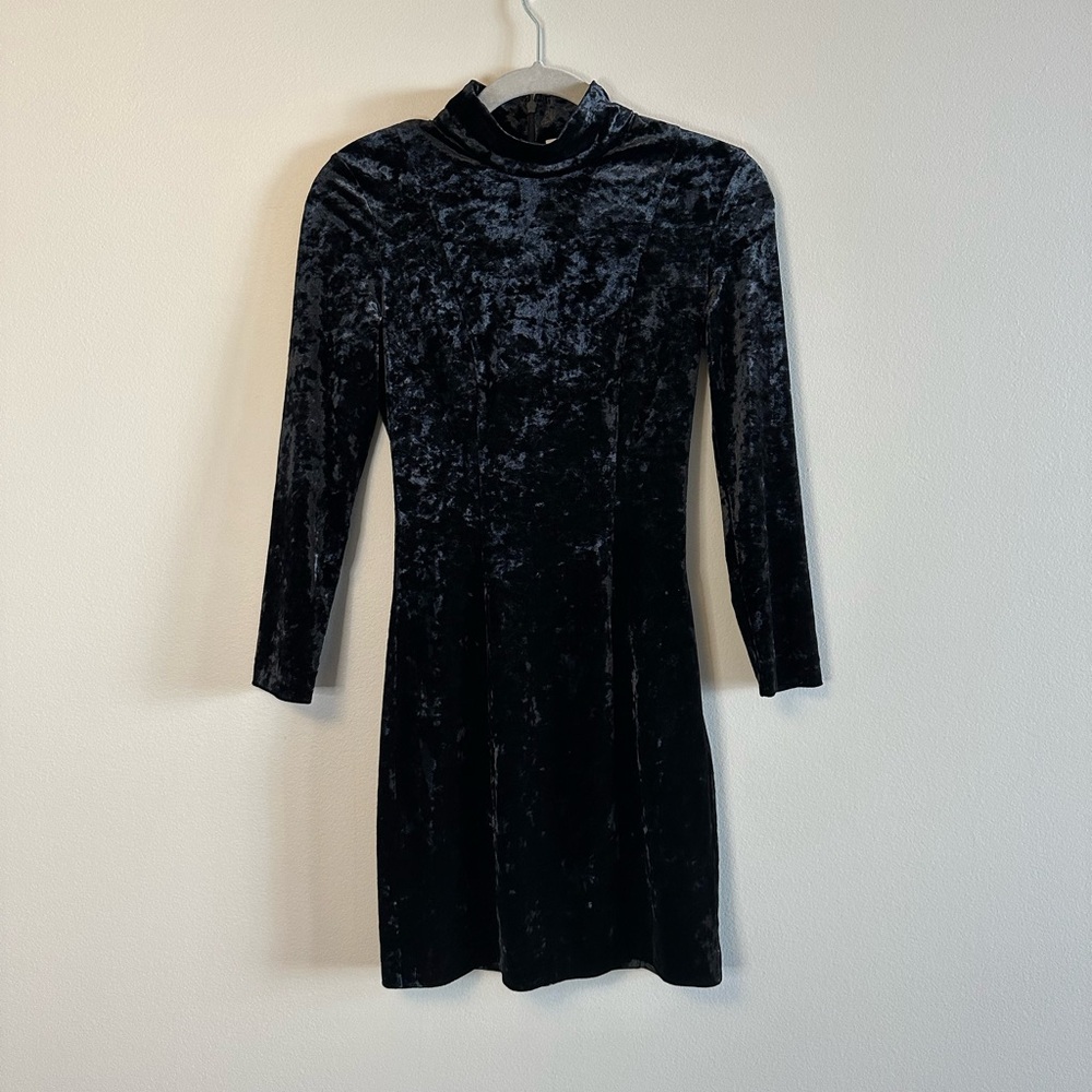 Black Velvet Long Sleeve Micro Mini dress size 4 TAGS ON NEVER WORN